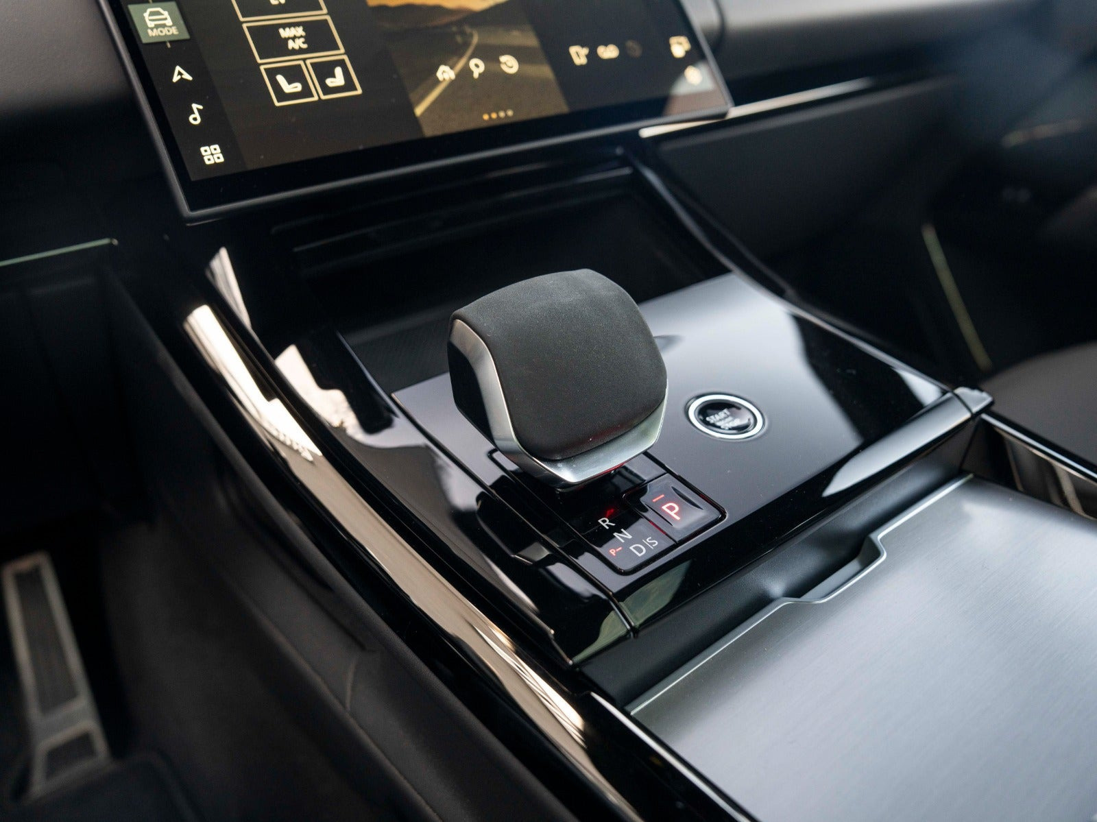 Grøn Land Rover Range Rover sport fra 2025
