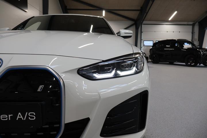 Hvid BMW i4 fra 2024