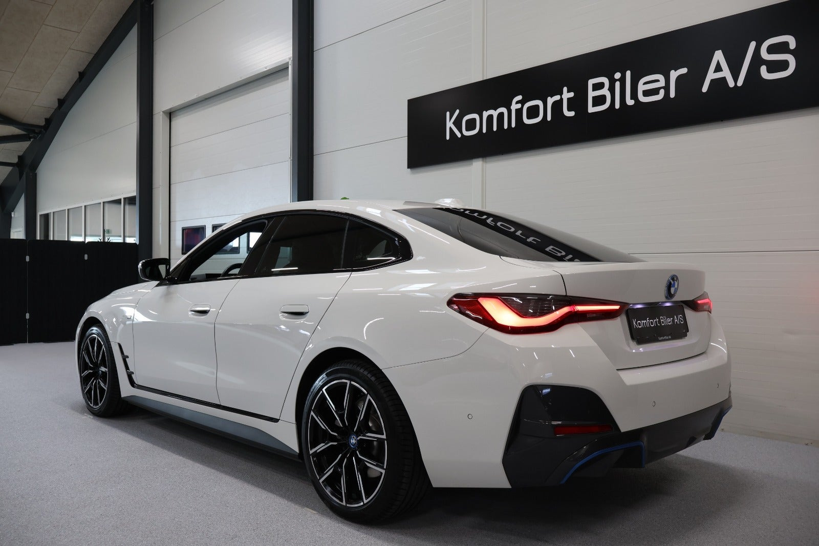 Hvid BMW i4 fra 2024