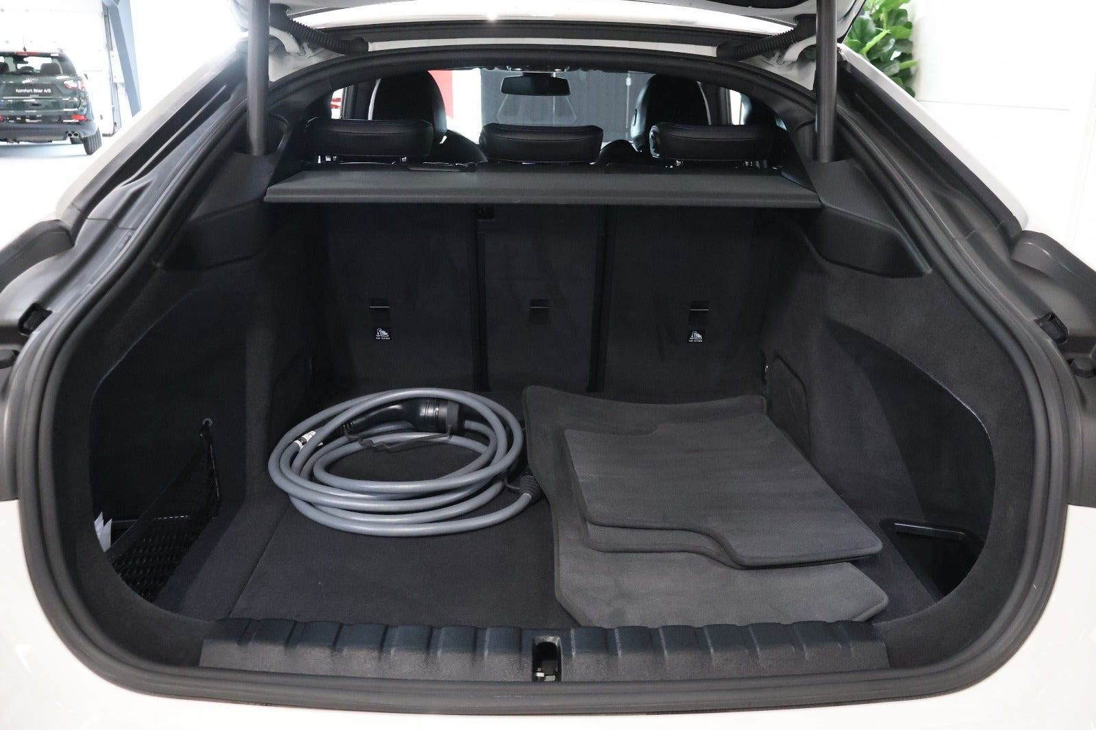 Hvid BMW i4 fra 2024