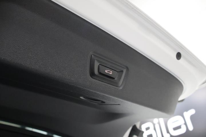 Hvid BMW i4 fra 2024