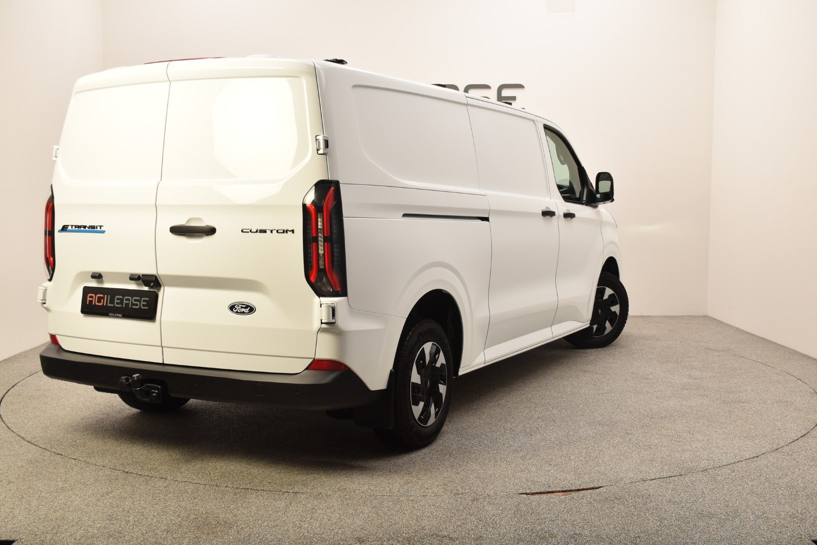 Hvid Ford E-Transit Custom 340 L2 fra 2027