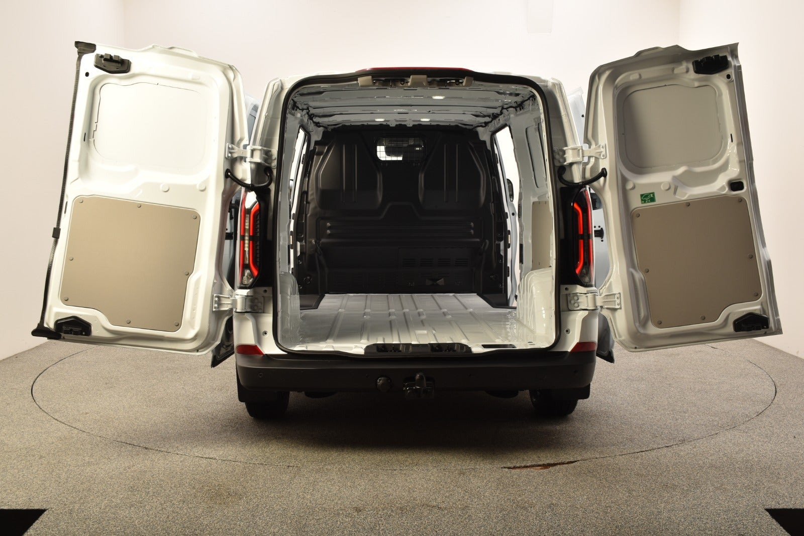 Hvid Ford E-Transit Custom 340 L2 fra 2027