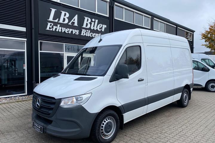 Hvid Mercedes Sprinter 215 fra 2023