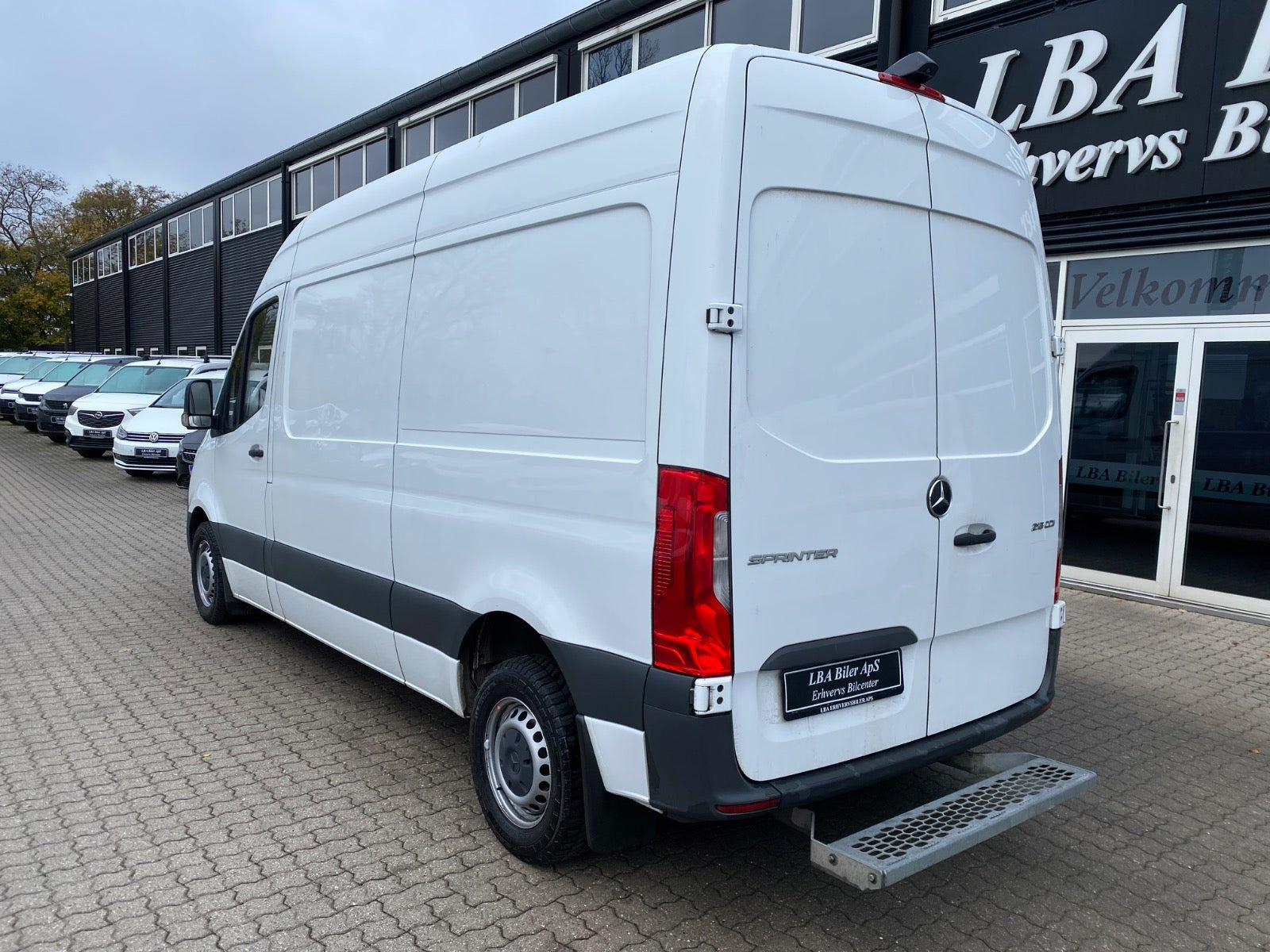 Hvid Mercedes Sprinter 215 fra 2023