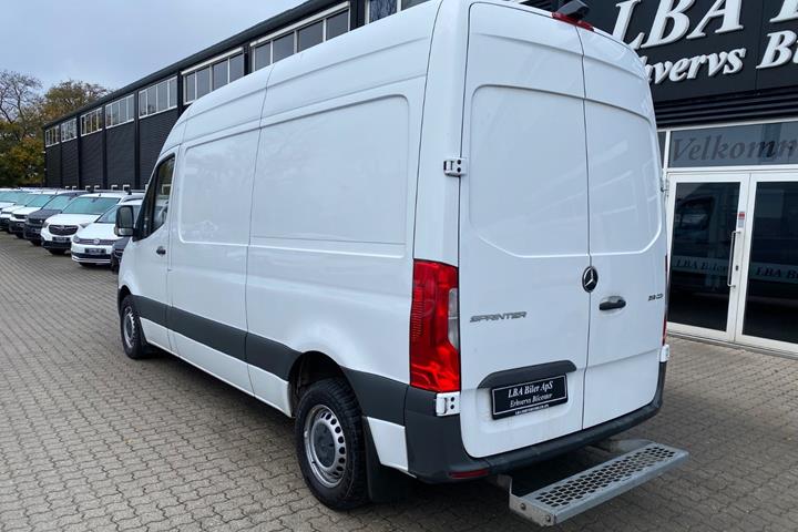 Hvid Mercedes Sprinter 215 fra 2023