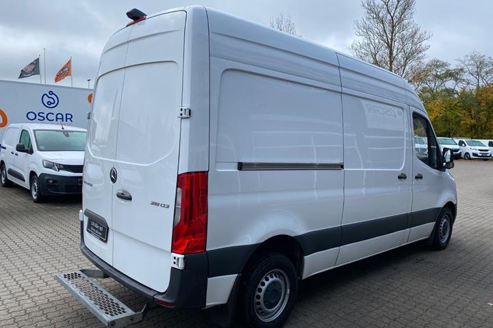 Hvid Mercedes Sprinter 215 fra 2023