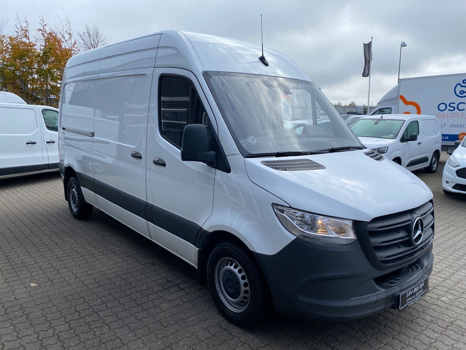 Hvid Mercedes Sprinter 215 fra 2023