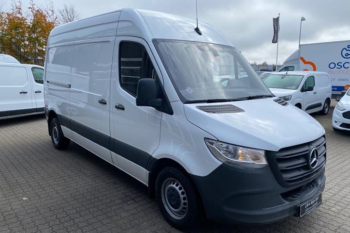 Hvid Mercedes Sprinter 215 fra 2023