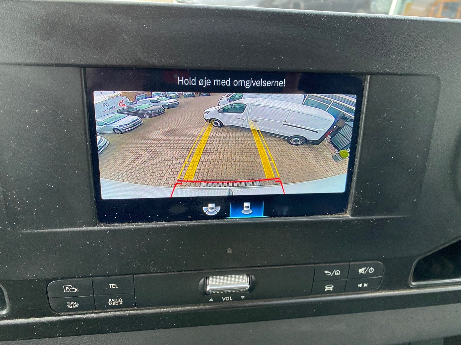 Hvid Mercedes Sprinter 215 fra 2023