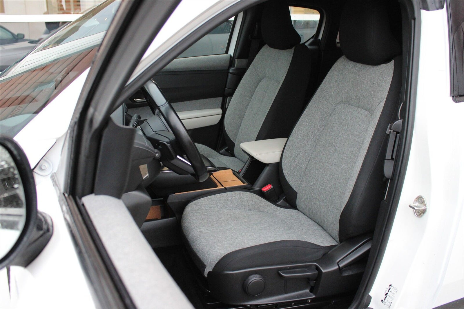 Hvid Mazda MX-30 fra 2022