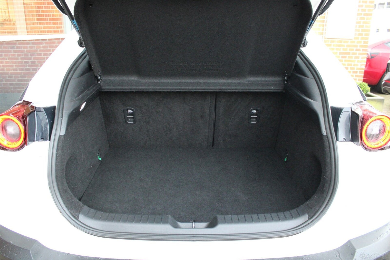 Hvid Mazda MX-30 fra 2022