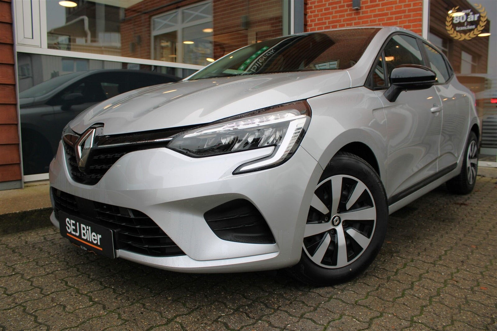Sølv Renault Clio V fra 2023