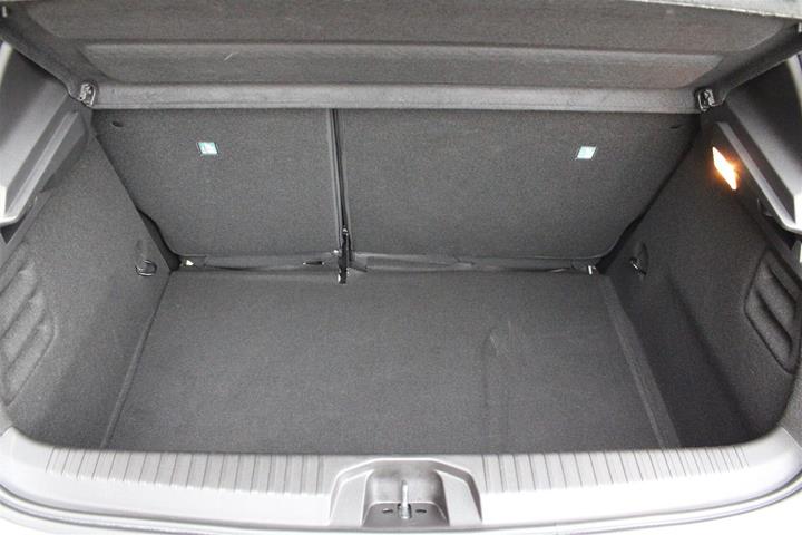 Sølv Renault Clio V fra 2023