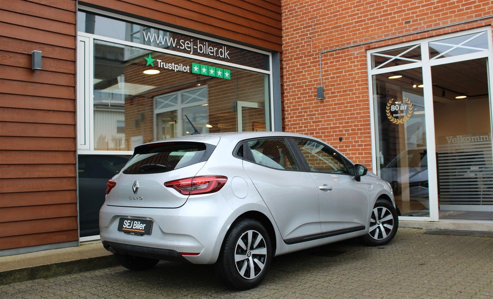 Sølv Renault Clio V fra 2023