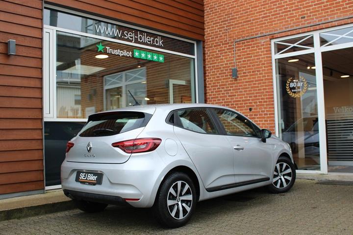 Sølv Renault Clio V fra 2023