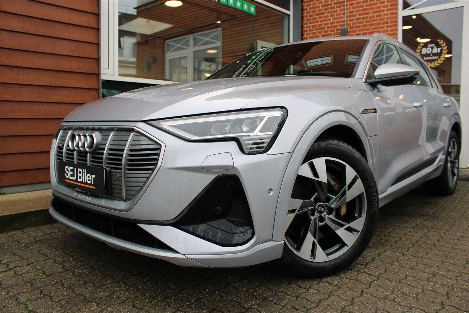 Sølv Audi e-tron fra 2022