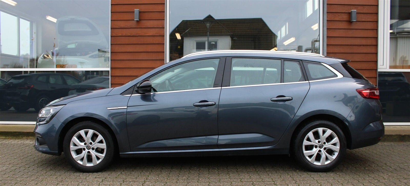 Grå Renault Megane IV fra 2020