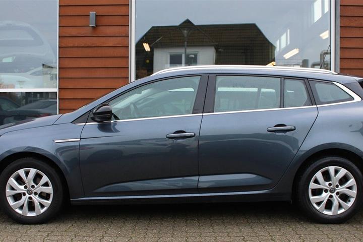 Grå Renault Megane IV fra 2020