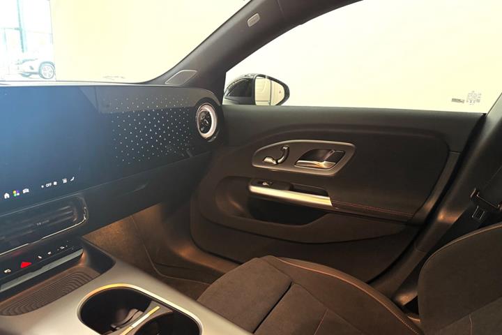 Grå Mercedes CLA250+ fra 2026