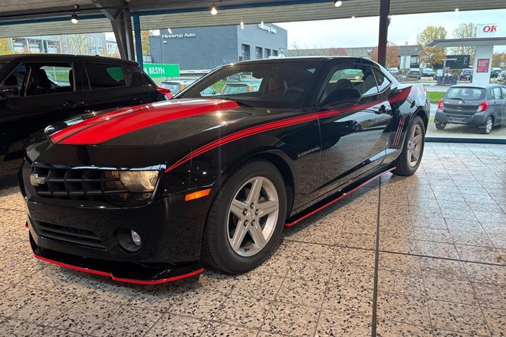 Sort Chevrolet Camaro fra 2012
