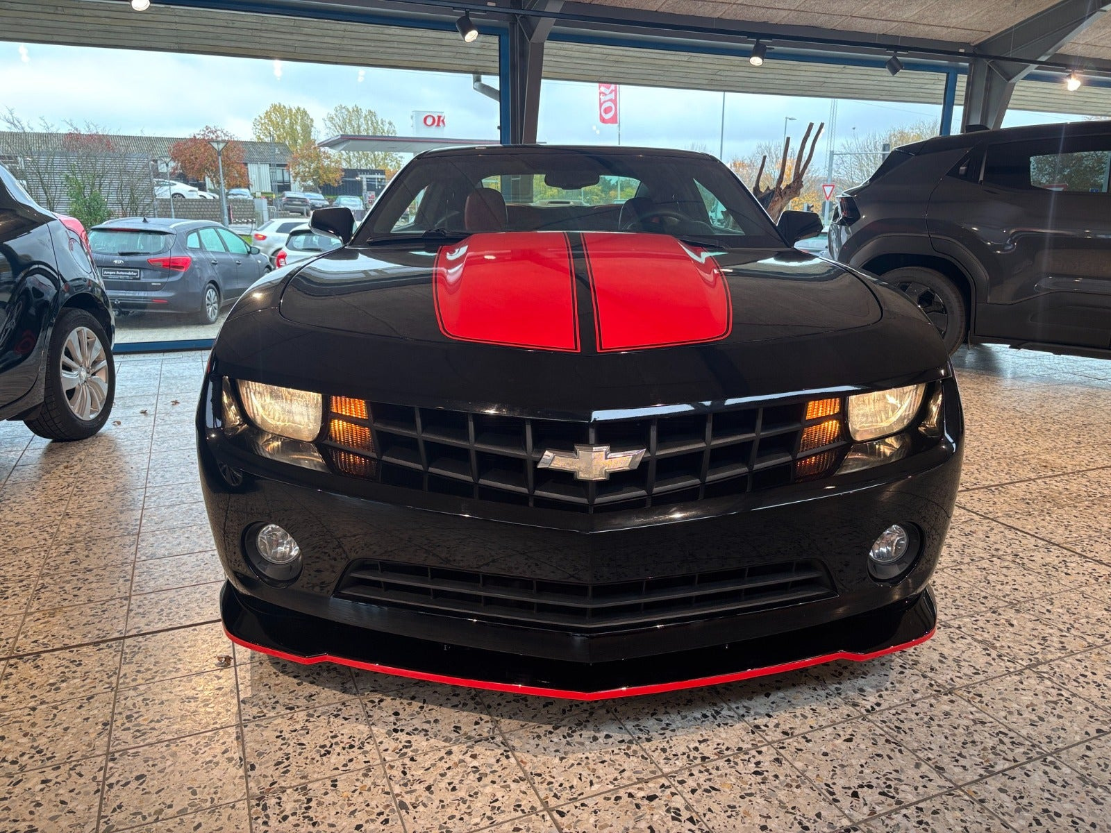 Sort Chevrolet Camaro fra 2012