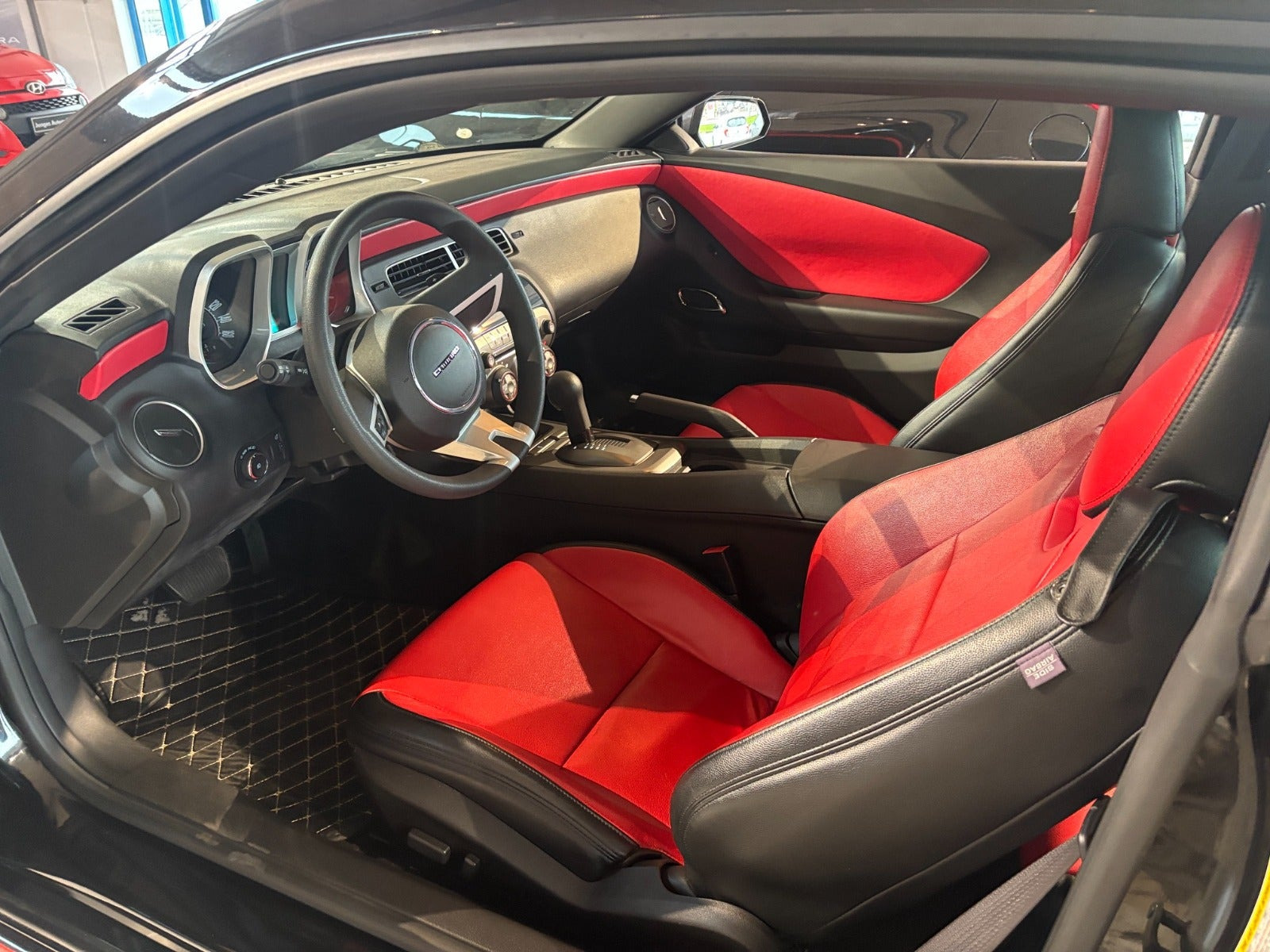 Sort Chevrolet Camaro fra 2012