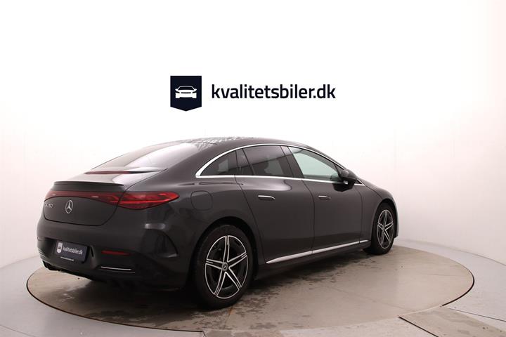 Grå Mercedes EQE350 fra 2024