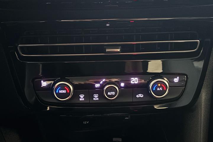 Grå Opel Mokka-e fra 2023