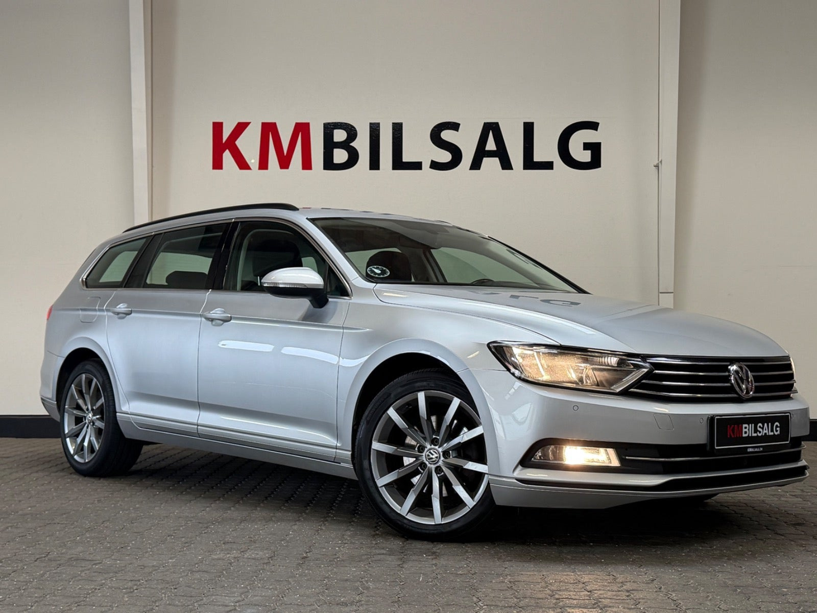 Sølv VW Passat fra 2017