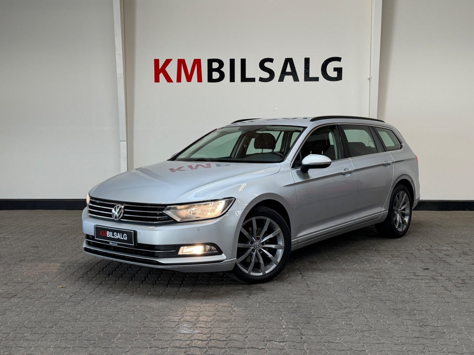 Sølv VW Passat fra 2017