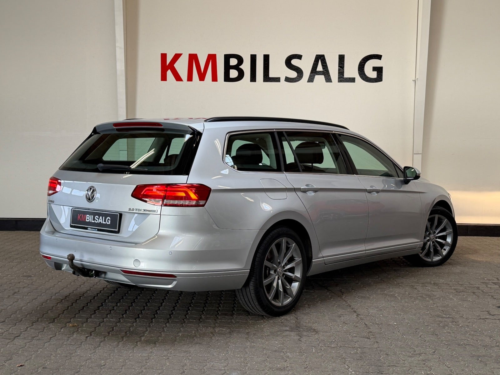 Sølv VW Passat fra 2017