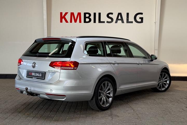 Sølv VW Passat fra 2017