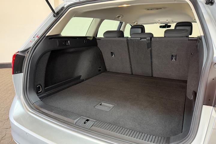 Sølv VW Passat fra 2017