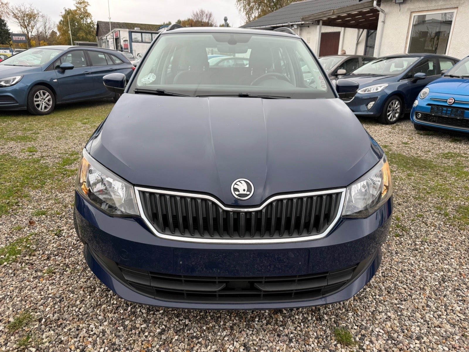 Blå Skoda Fabia fra 2016