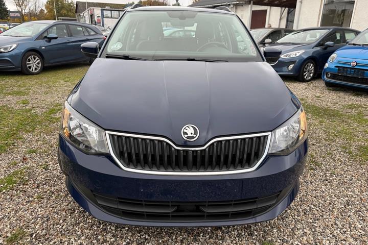 Blå Skoda Fabia fra 2016