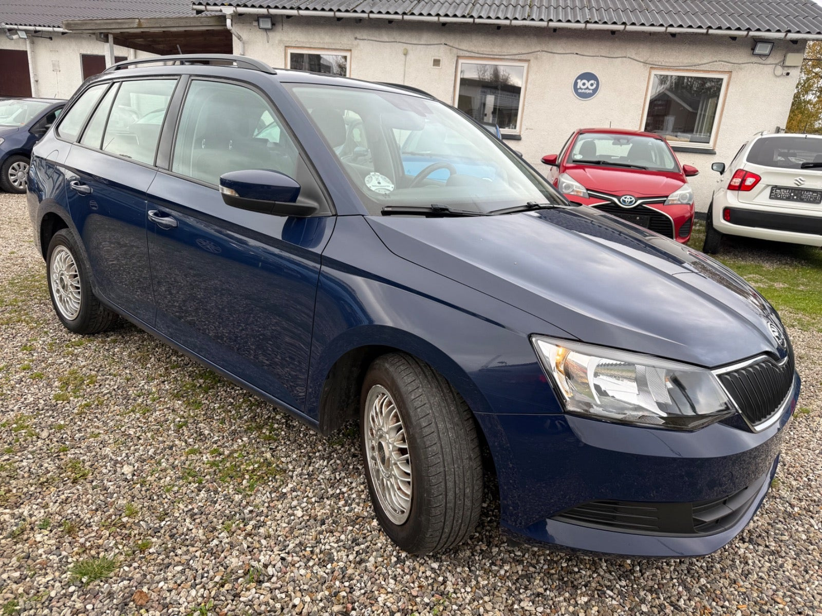 Blå Skoda Fabia fra 2016