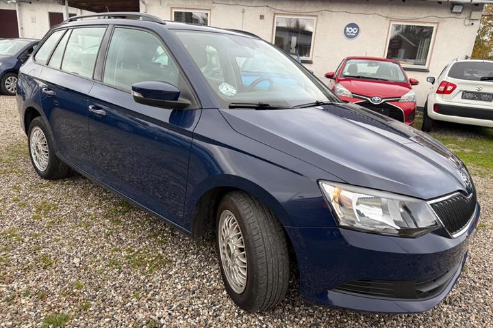 Blå Skoda Fabia fra 2016