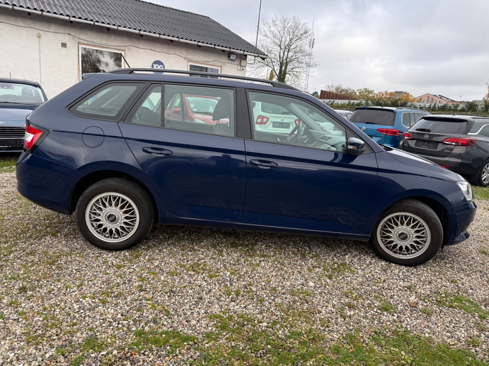 Blå Skoda Fabia fra 2016