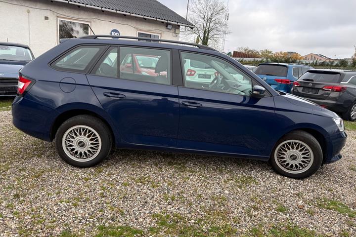 Blå Skoda Fabia fra 2016