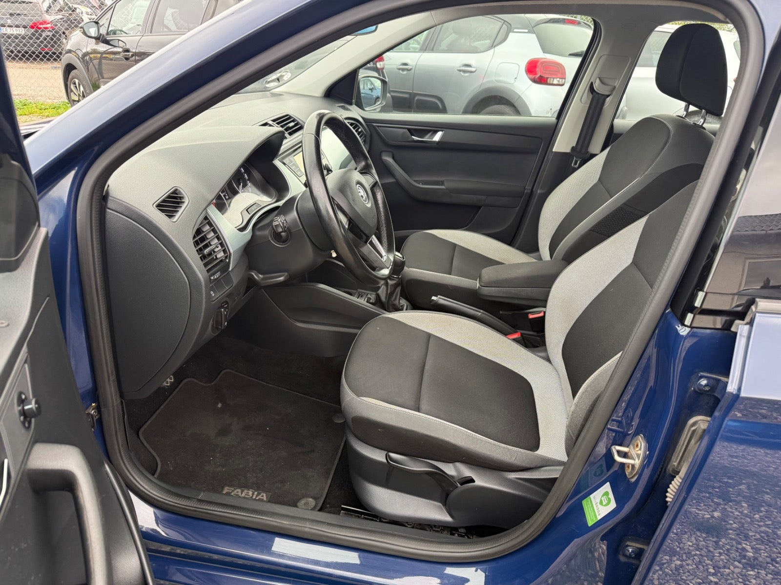 Blå Skoda Fabia fra 2016