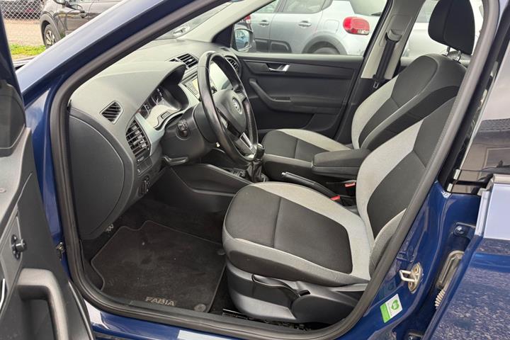 Blå Skoda Fabia fra 2016