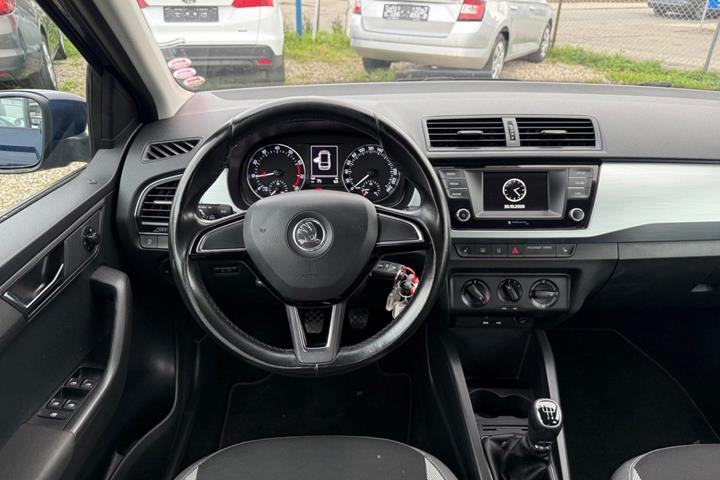 Blå Skoda Fabia fra 2016