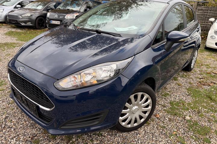 Blå Ford Fiesta fra 2016