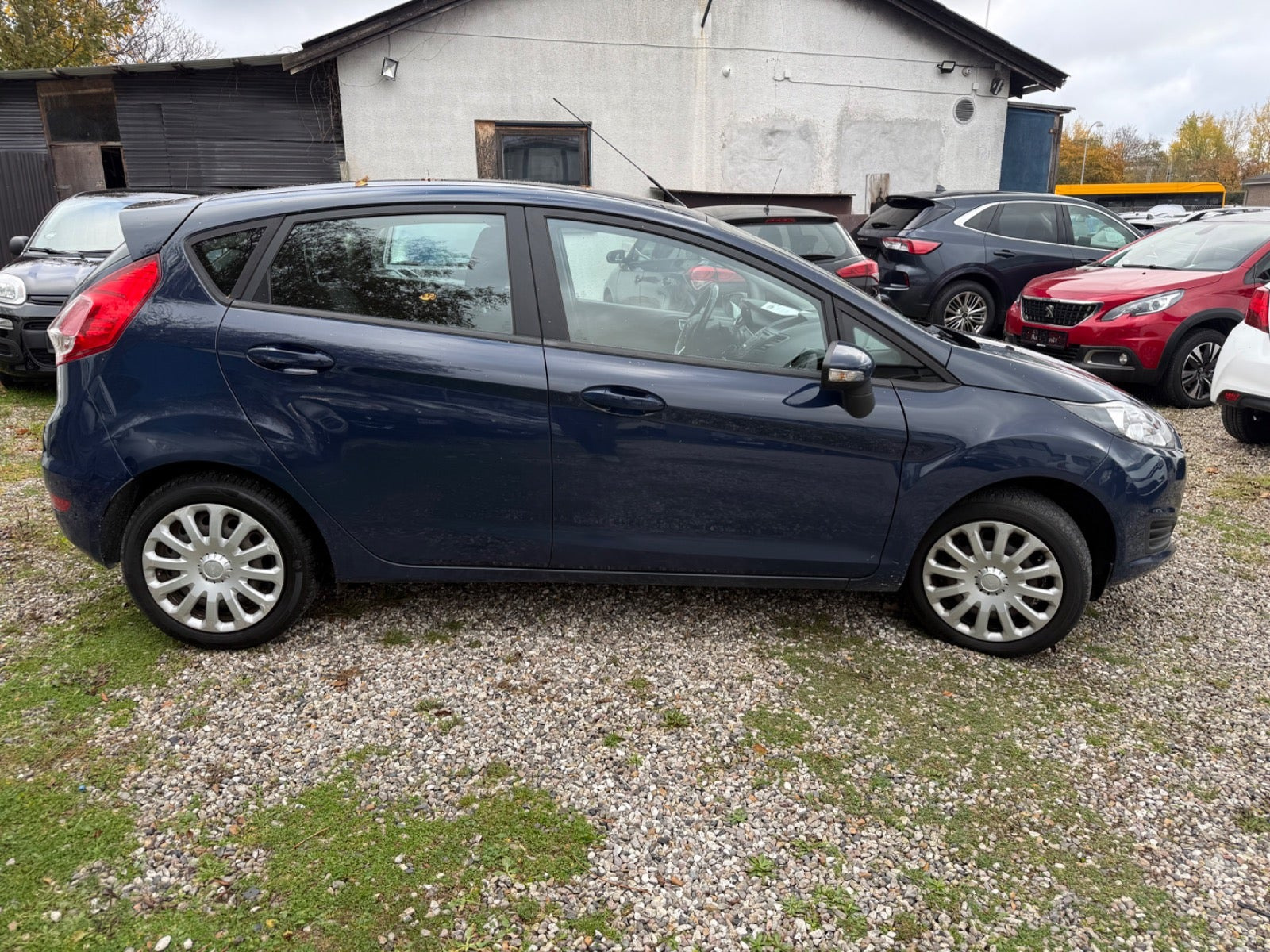 Blå Ford Fiesta fra 2016