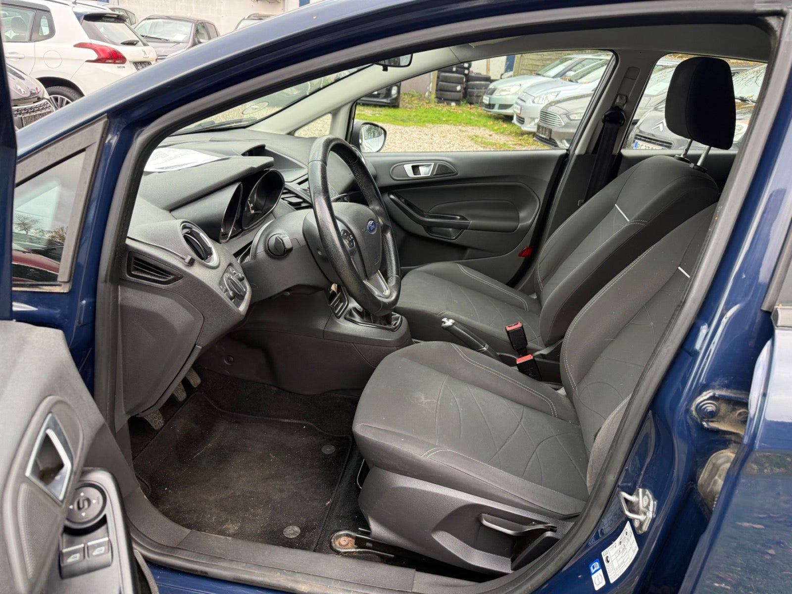 Blå Ford Fiesta fra 2016