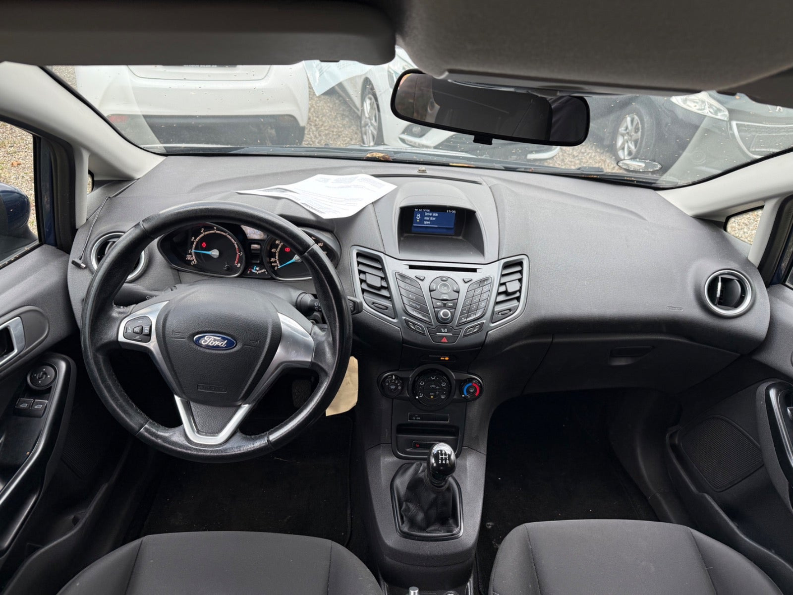 Blå Ford Fiesta fra 2016