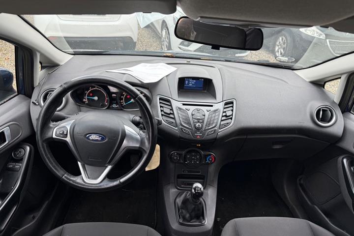 Blå Ford Fiesta fra 2016