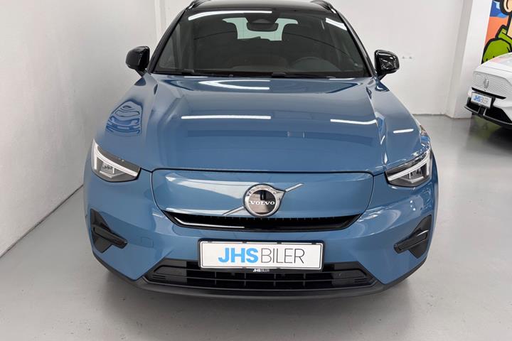 Blå Volvo XC40 fra 2023