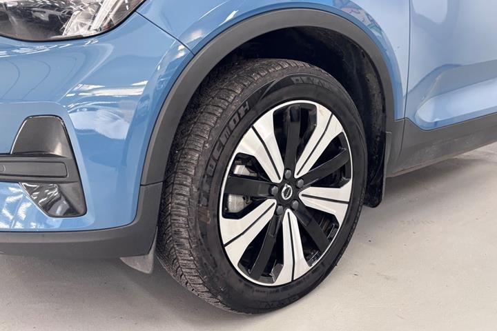Blå Volvo XC40 fra 2023